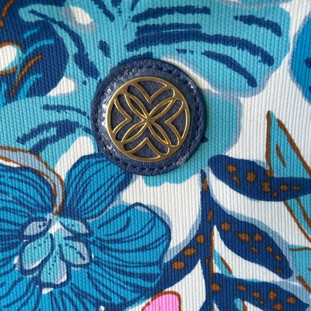 NWT Lilly Pulitzer Blue and White Pouch - Picture 6 of 12